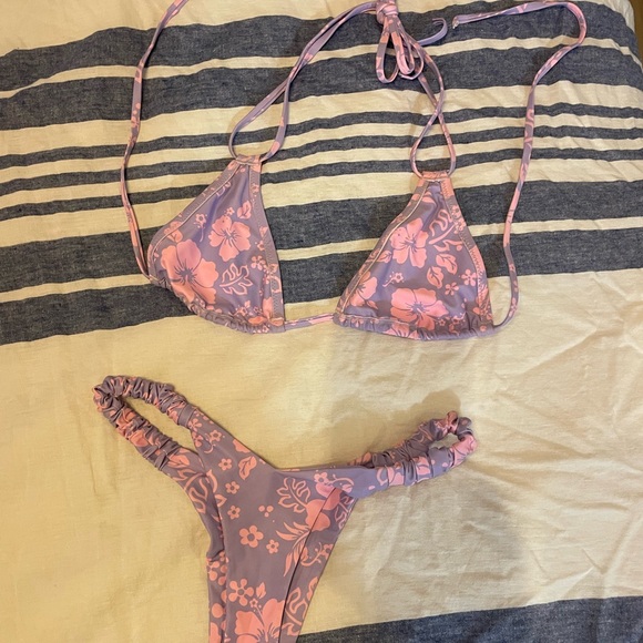 Kulani Kinis purple & pink Hawaiian flower bikini - Picture 2 of 2
